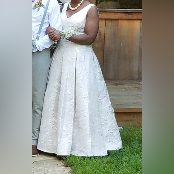 Women’s Betsy & Adam Formal Dress - Picture 3 of 4